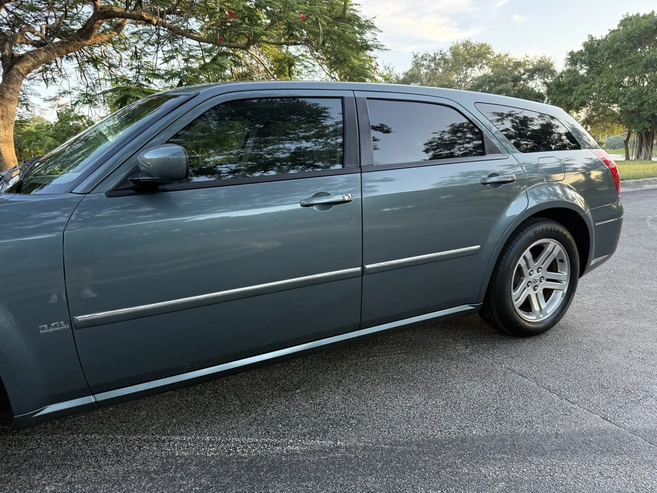 2005 Dodge Magnum 2nd Gen Wagon - Image 27 of 31