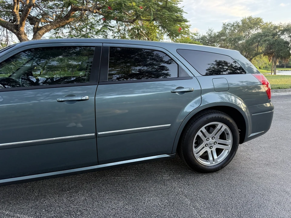 2005 Dodge Magnum 2nd Gen Wagon - Image 29 of 31