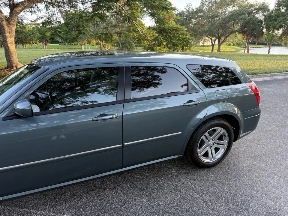 2005 Dodge Magnum 2nd Gen Wagon - Image 28 of 31