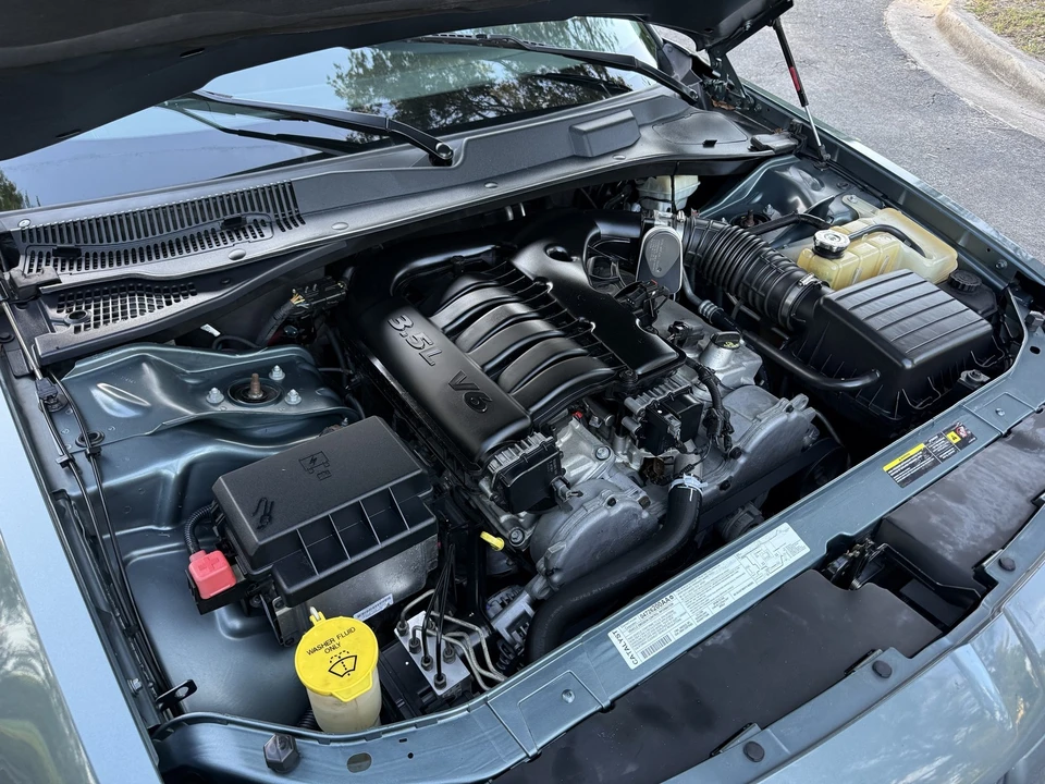 2005 Dodge Magnum 2nd Gen Wagon - Image 18 of 31