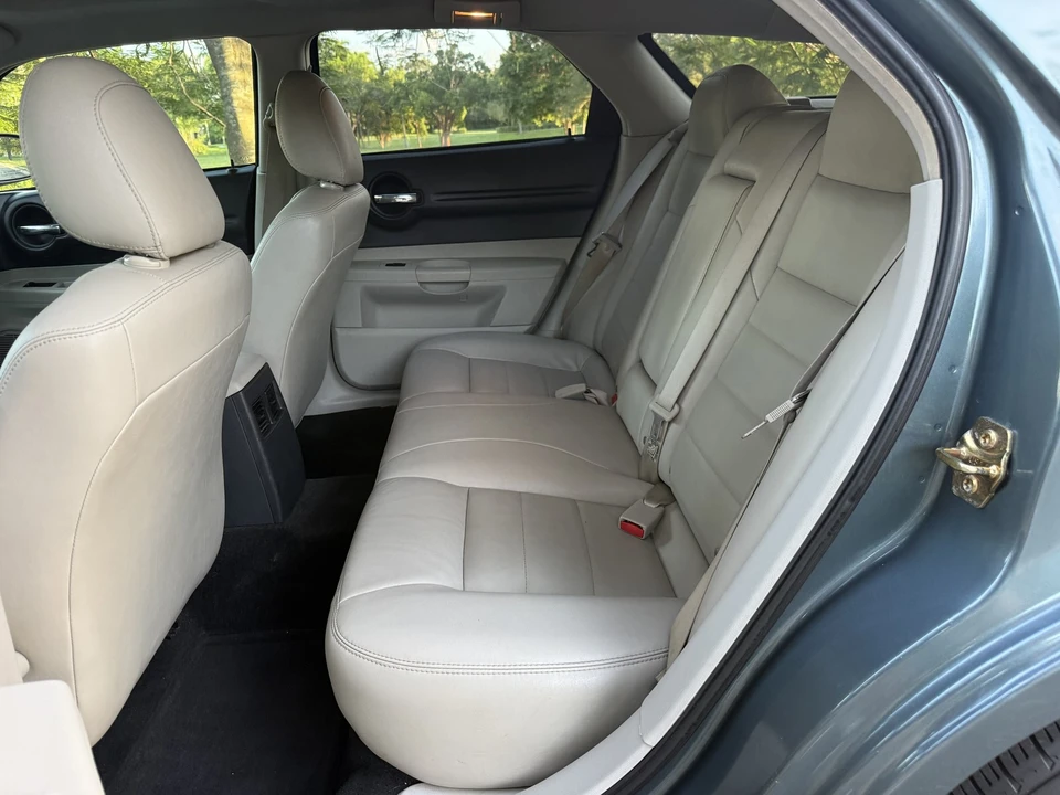 2005 Dodge Magnum 2nd Gen Wagon - Image 14 of 31