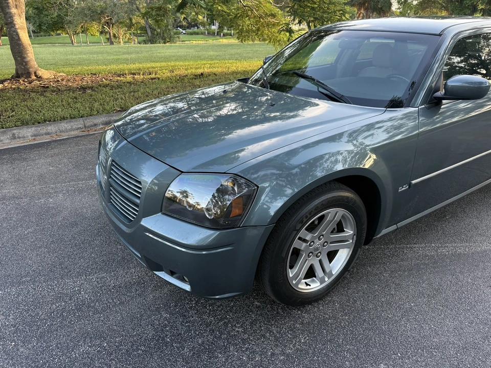 2005 Dodge Magnum 2nd Gen Wagon - Image 22 of 31