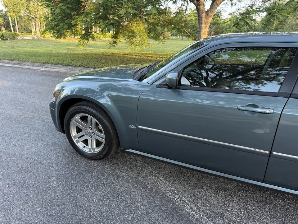 2005 Dodge Magnum 2nd Gen Wagon - Image 30 of 31