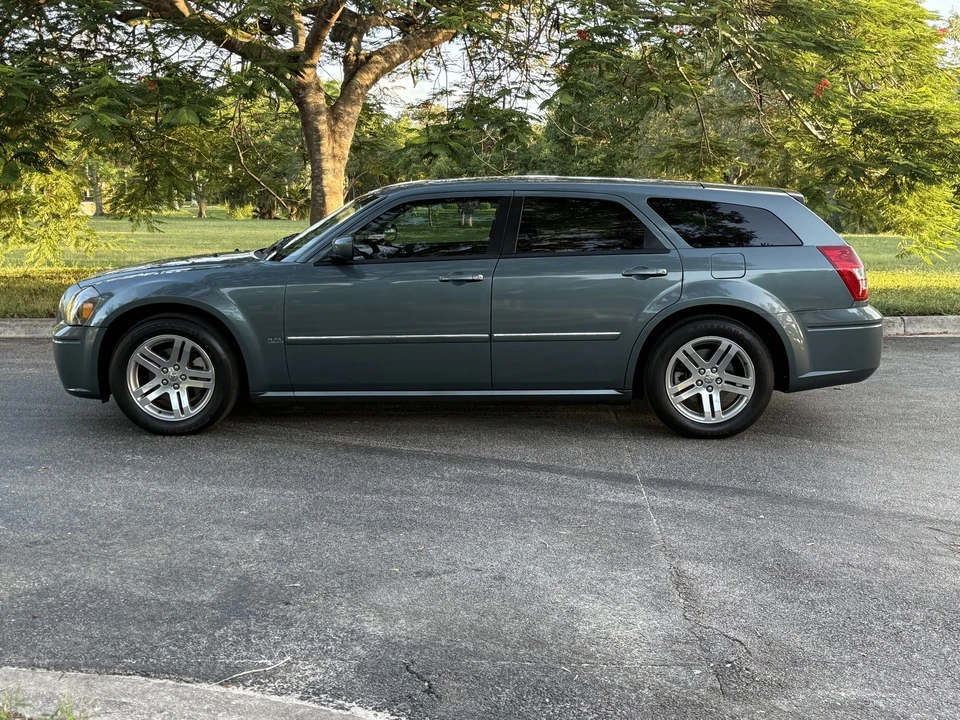 2005 Dodge Magnum 2nd Gen Wagon - Image 3 of 31