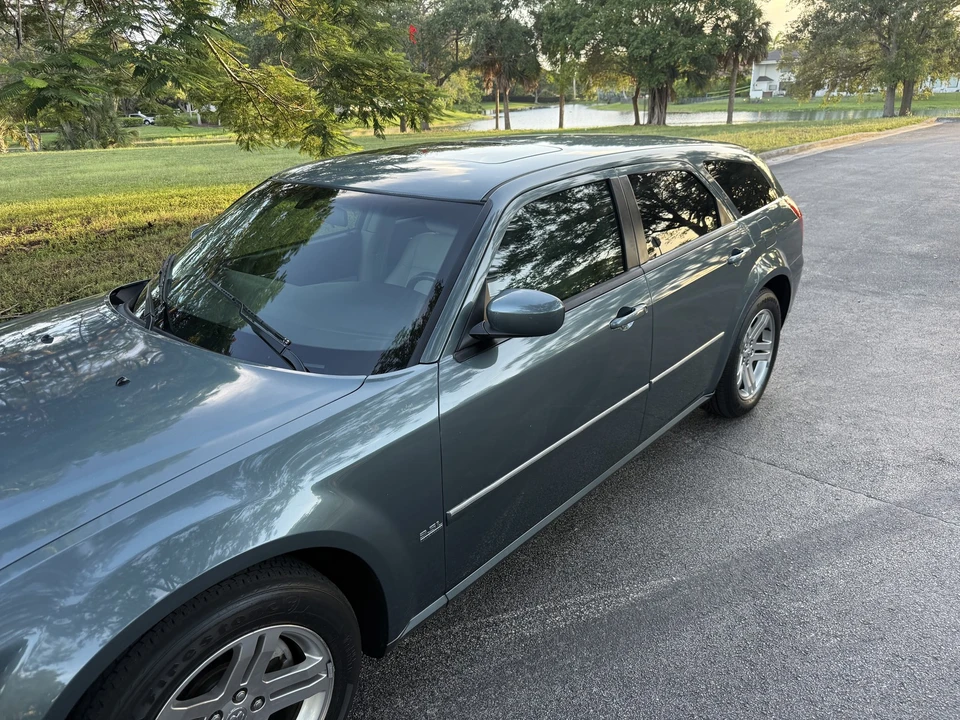 2005 Dodge Magnum 2nd Gen Wagon - Image 24 of 31