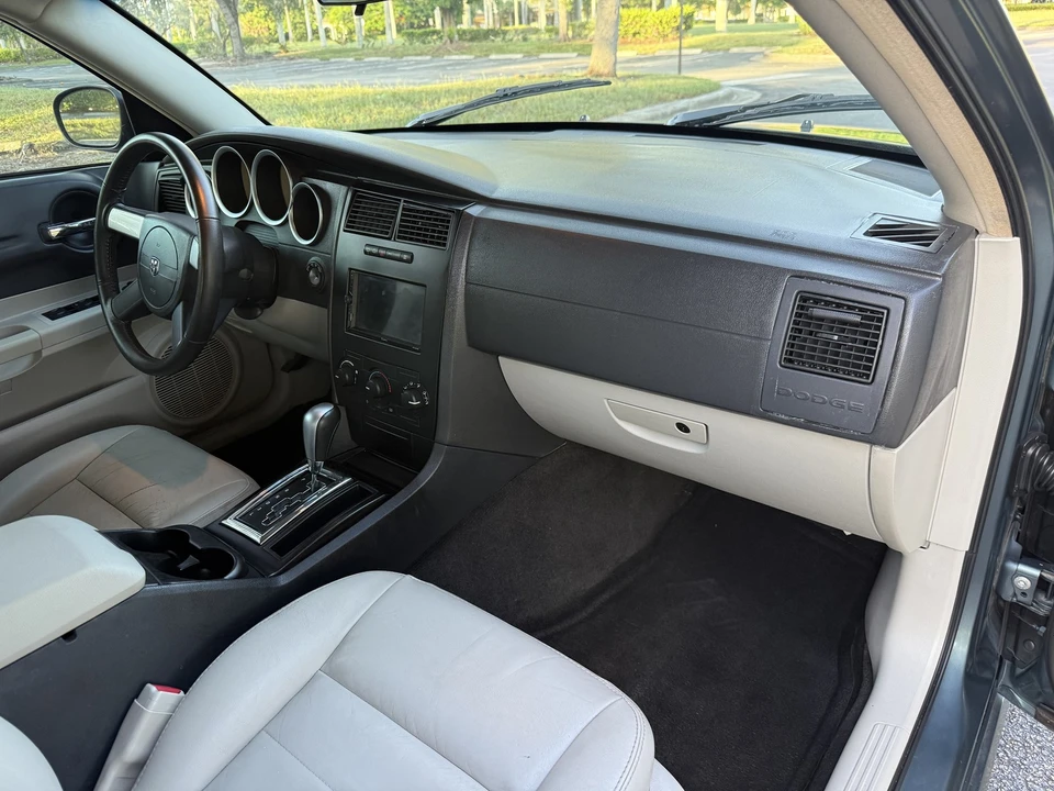 2005 Dodge Magnum 2nd Gen Wagon - Image 13 of 31