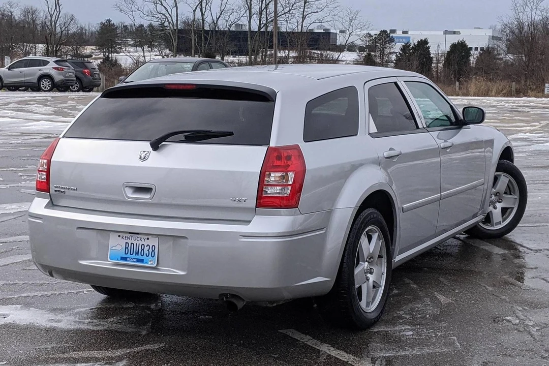 2005 Dodge Magnum 2nd Gen Wagon - Image 4 of 31