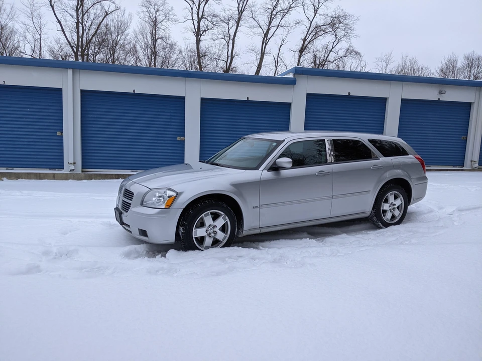 2005 Dodge Magnum 2nd Gen Wagon - Image 8 of 31
