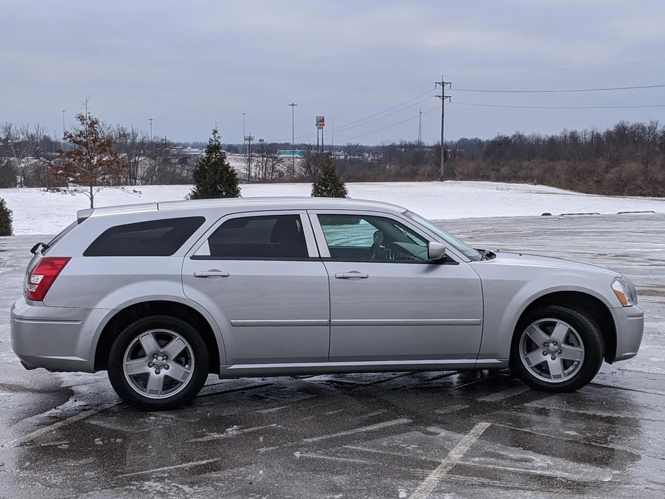 2005 Dodge Magnum 2nd Gen Wagon - Image 15 of 31