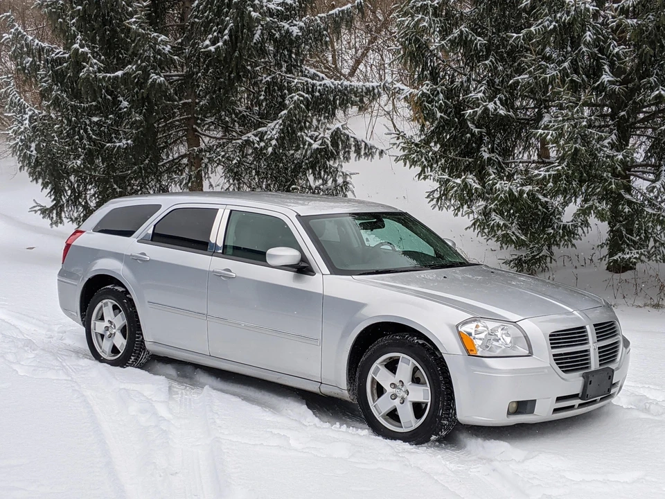 2005 Dodge Magnum 2nd Gen Wagon - Image 18 of 31