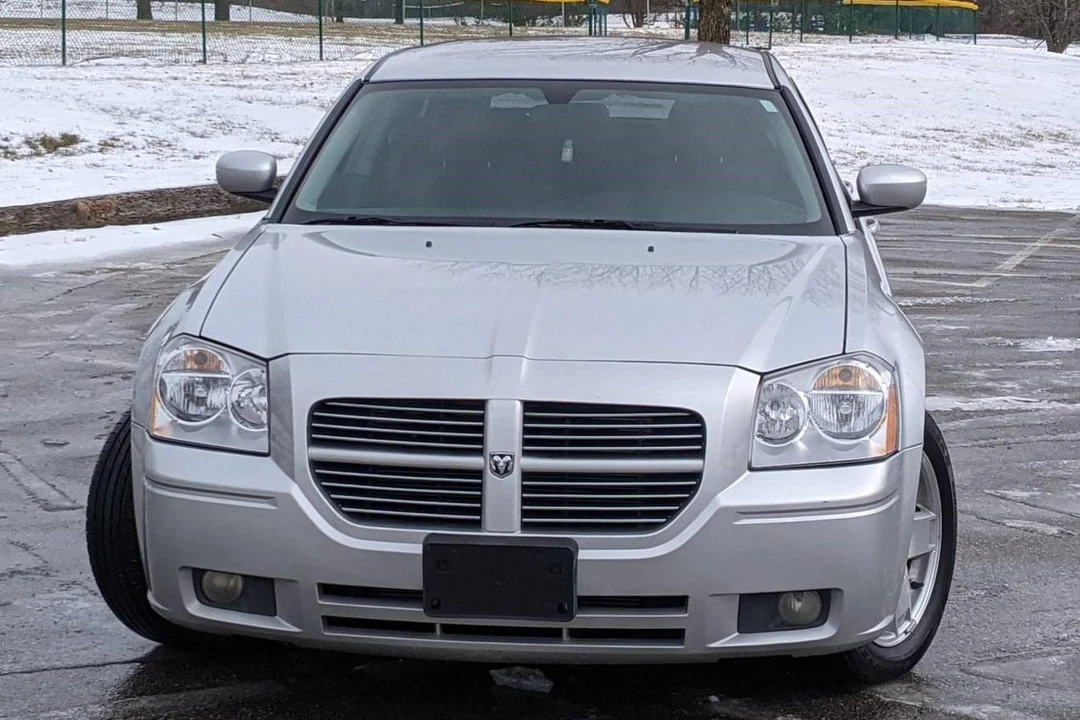 2005 Dodge Magnum 2nd Gen Wagon - Image 6 of 31
