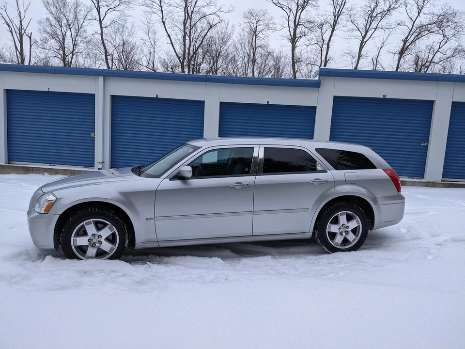 2005 Dodge Magnum 2nd Gen Wagon - Image 9 of 31