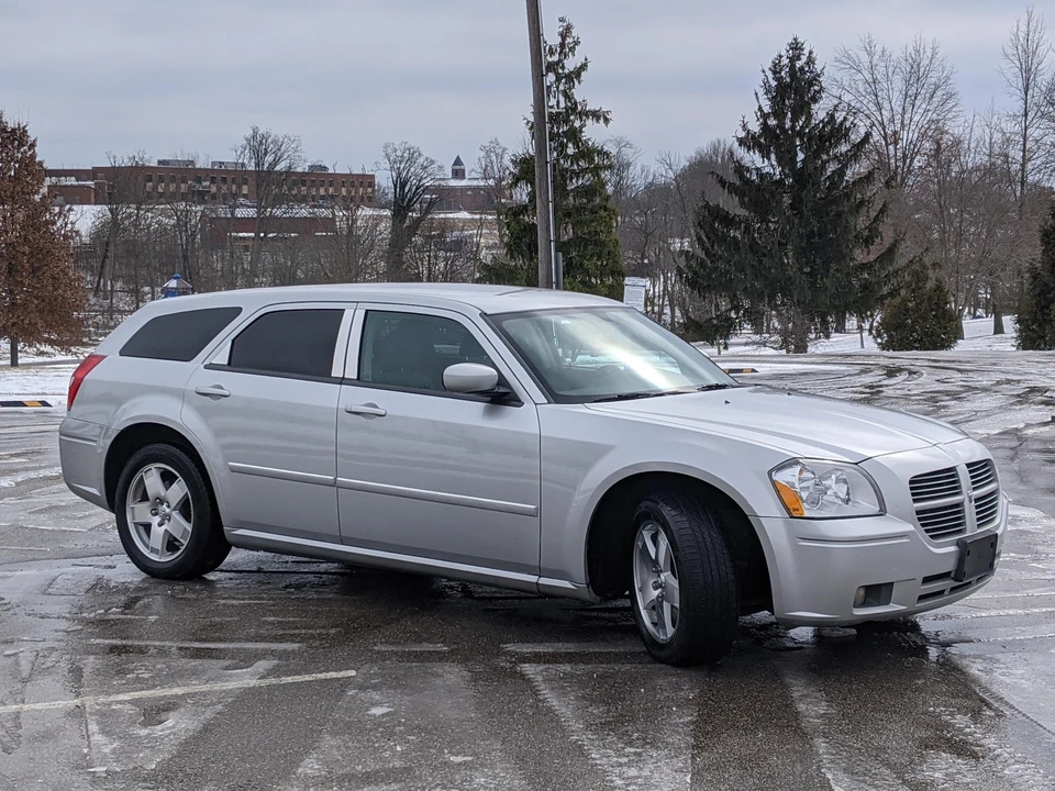 2005 Dodge Magnum 2nd Gen Wagon - Image 17 of 31