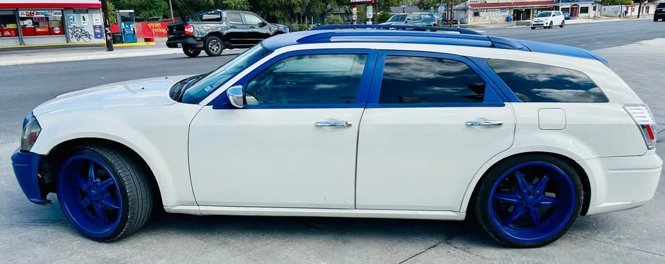 2005 Dodge Magnum 2nd Gen Wagon - Image 2 of 3