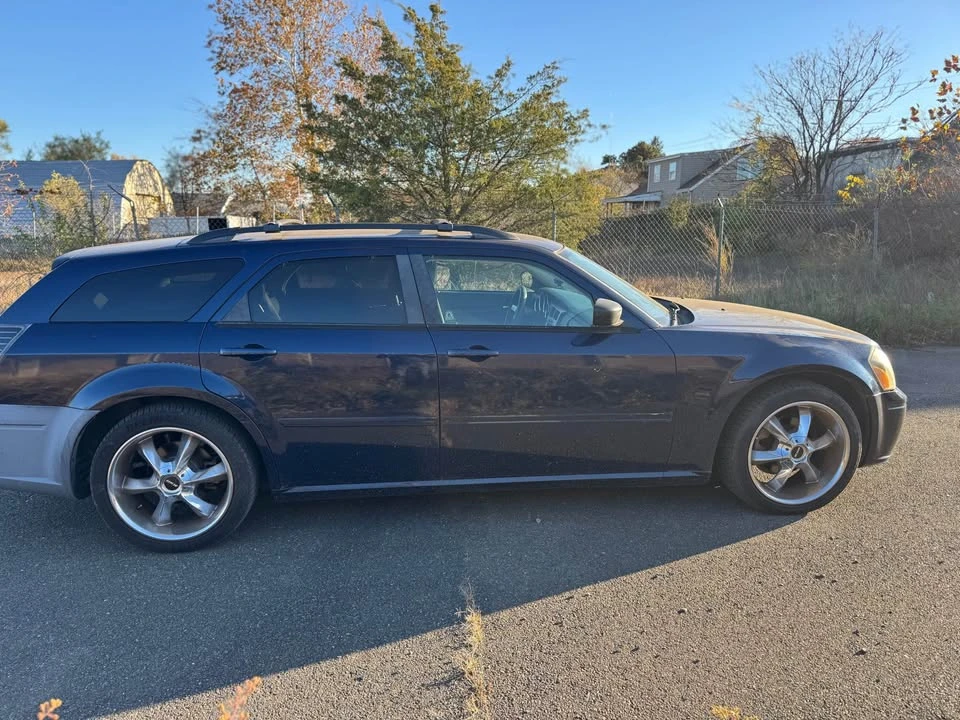 2005 Dodge Magnum 2nd Gen Wagon - Image 4 of 11