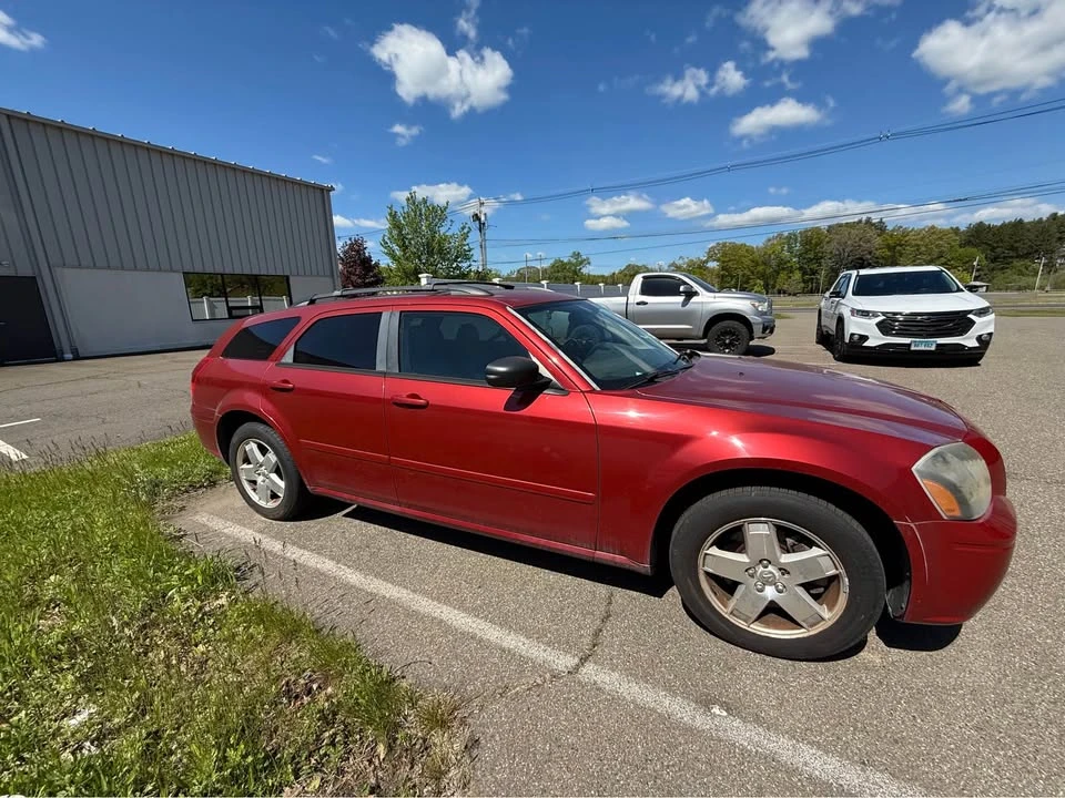 2005 Dodge Magnum 2nd Gen Wagon - Image 2 of 6