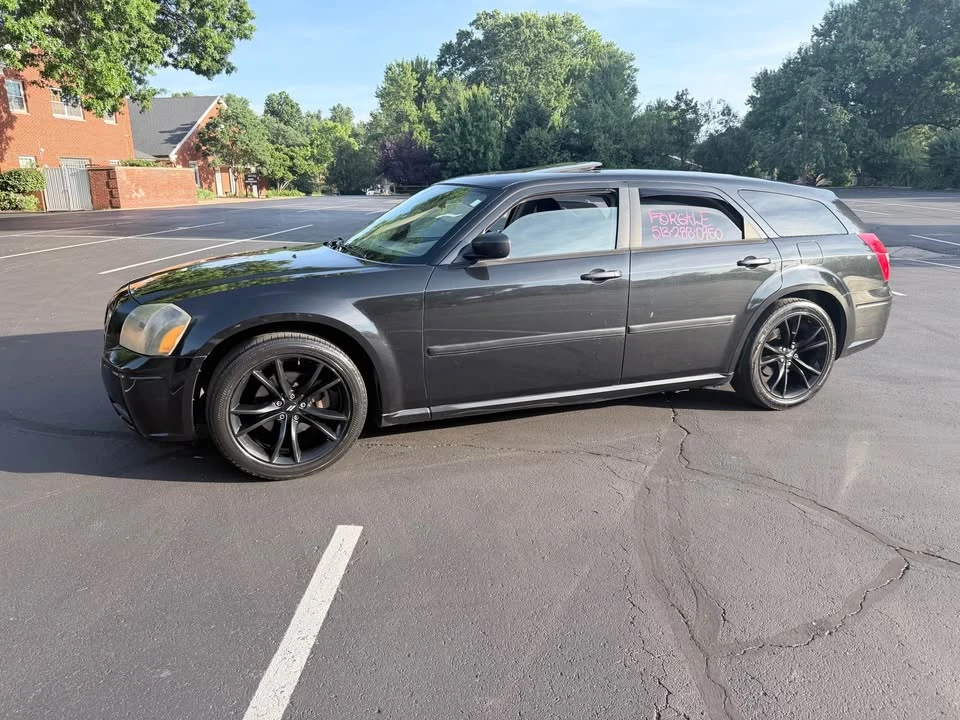 2005 Dodge Magnum 2nd Gen Wagon - Image 8 of 10