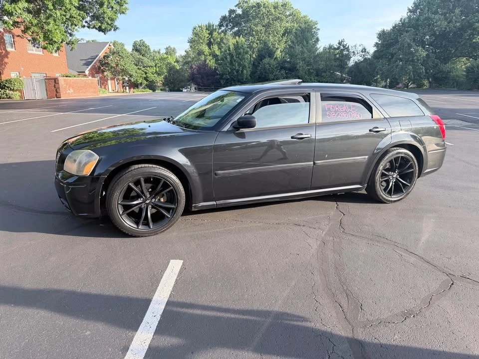 2005 Dodge Magnum 2nd Gen Wagon - Image 3 of 10