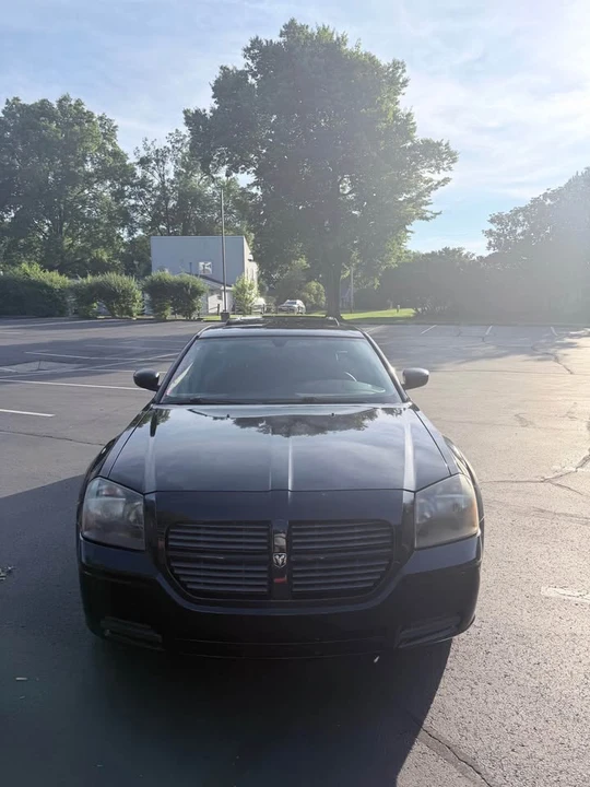 2005 Dodge Magnum 2nd Gen Wagon - Image 4 of 10