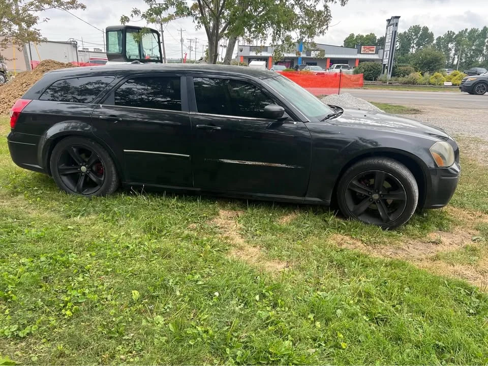 2005 Dodge Magnum 2nd Gen Wagon - Image 3 of 5