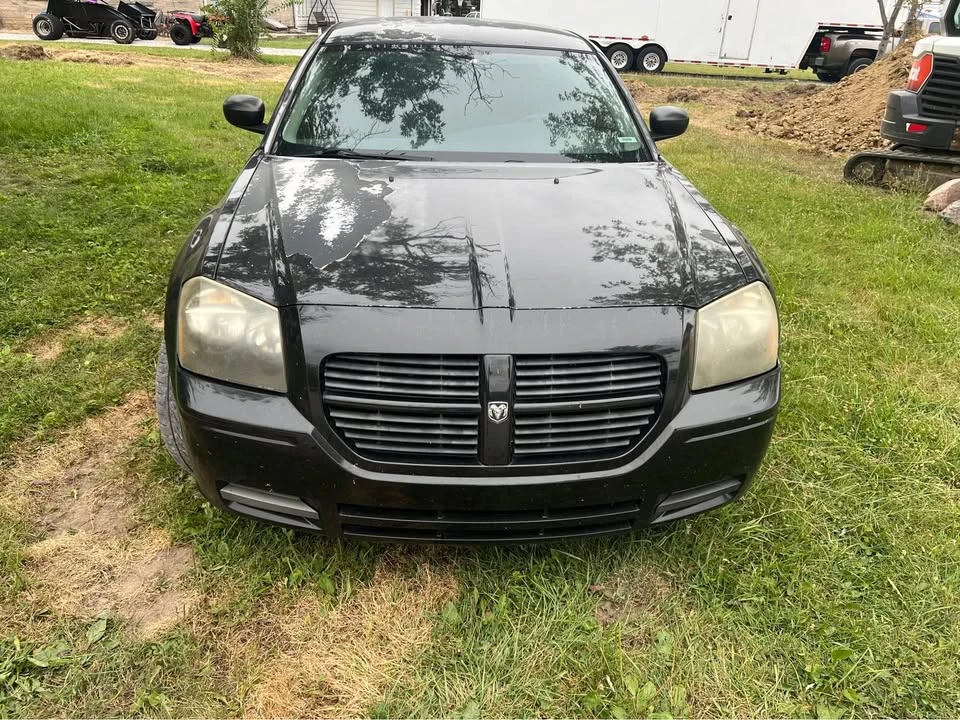 2005 Dodge Magnum 2nd Gen Wagon - Image 2 of 5