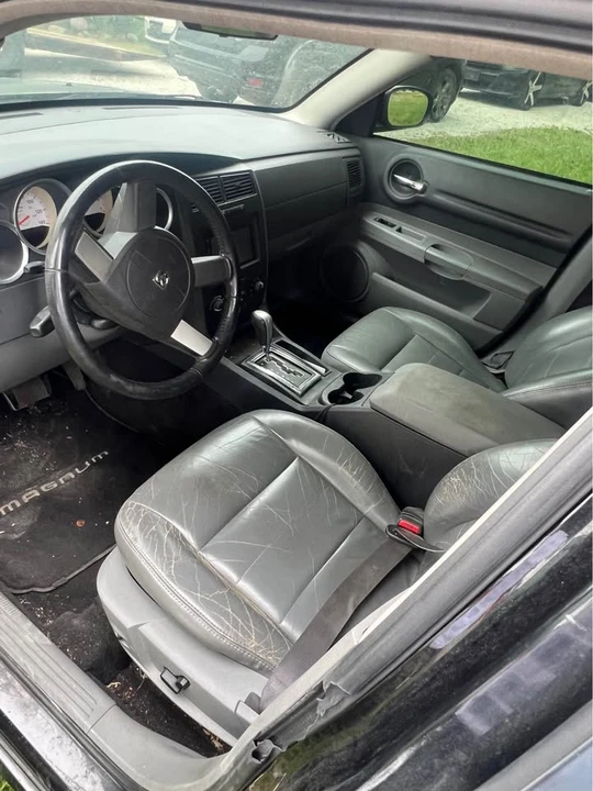 2005 Dodge Magnum 2nd Gen Wagon - Image 4 of 5