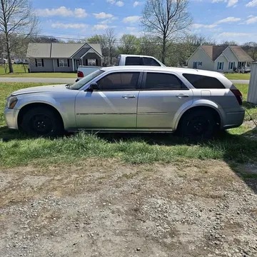 2005 Dodge Magnum SXT Sport Wagon 4D