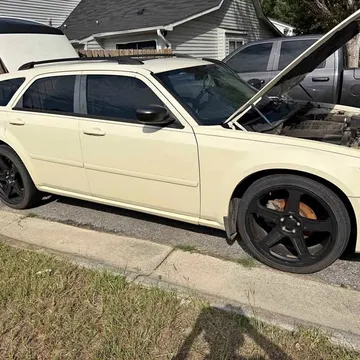 2005 Dodge Magnum SXT Sport Wagon 4D