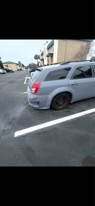 2005 Dodge Magnum 2nd Gen Wagon - Image 5 of 10