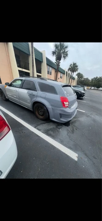 2005 Dodge Magnum 2nd Gen Wagon - Image 3 of 10
