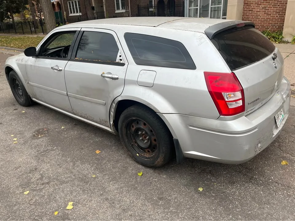 2005 Dodge Magnum 2nd Gen Wagon - Image 5 of 9