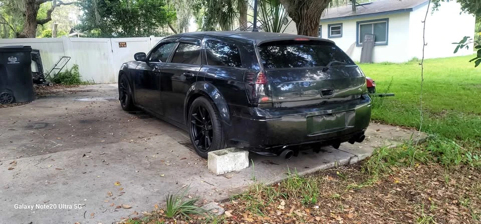 2005 Dodge Magnum 2nd Gen Wagon - Image 2 of 11