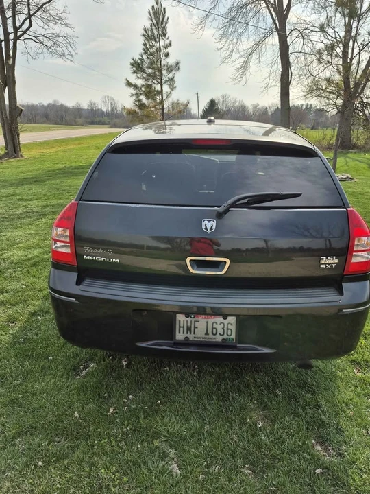 2005 Dodge Magnum 2nd Gen Wagon - Image 4 of 8