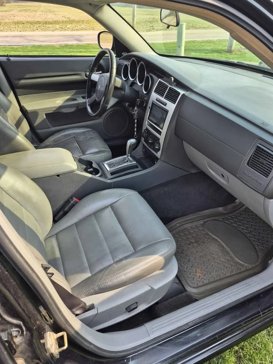 2005 Dodge Magnum 2nd Gen Wagon - Image 6 of 8