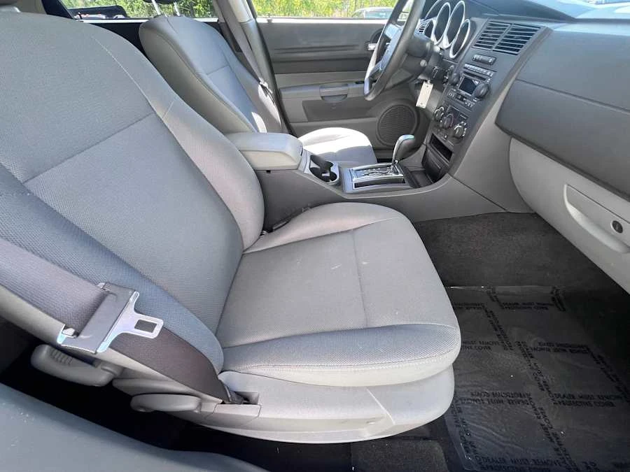 2005 Dodge Magnum 2nd Gen Wagon - Image 10 of 19