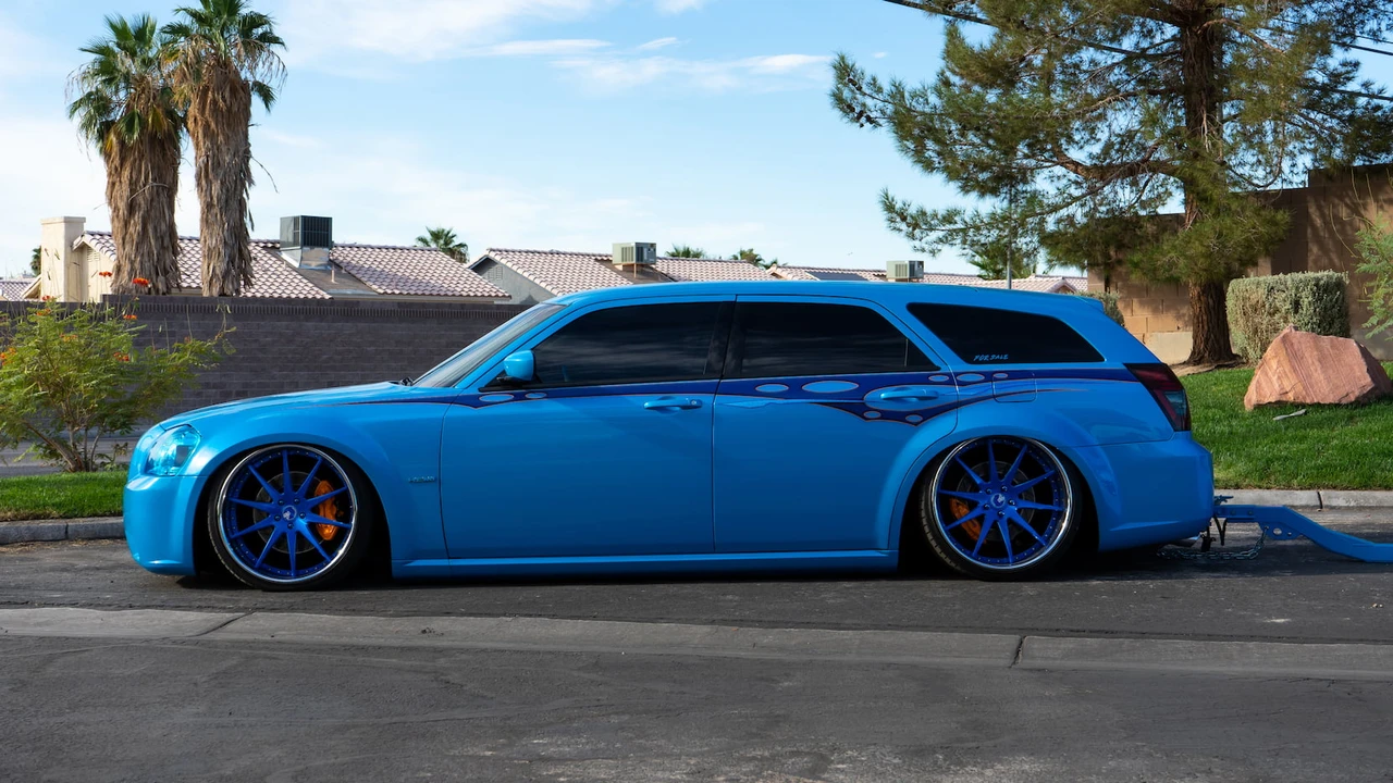 2005 Dodge Magnum 2nd Gen Wagon - Image 2 of 31