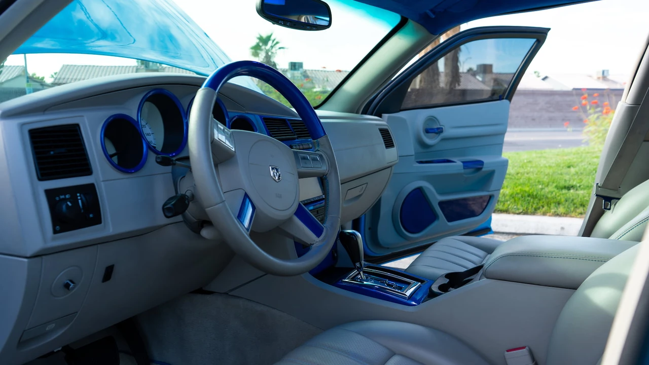 2005 Dodge Magnum 2nd Gen Wagon - Image 8 of 31