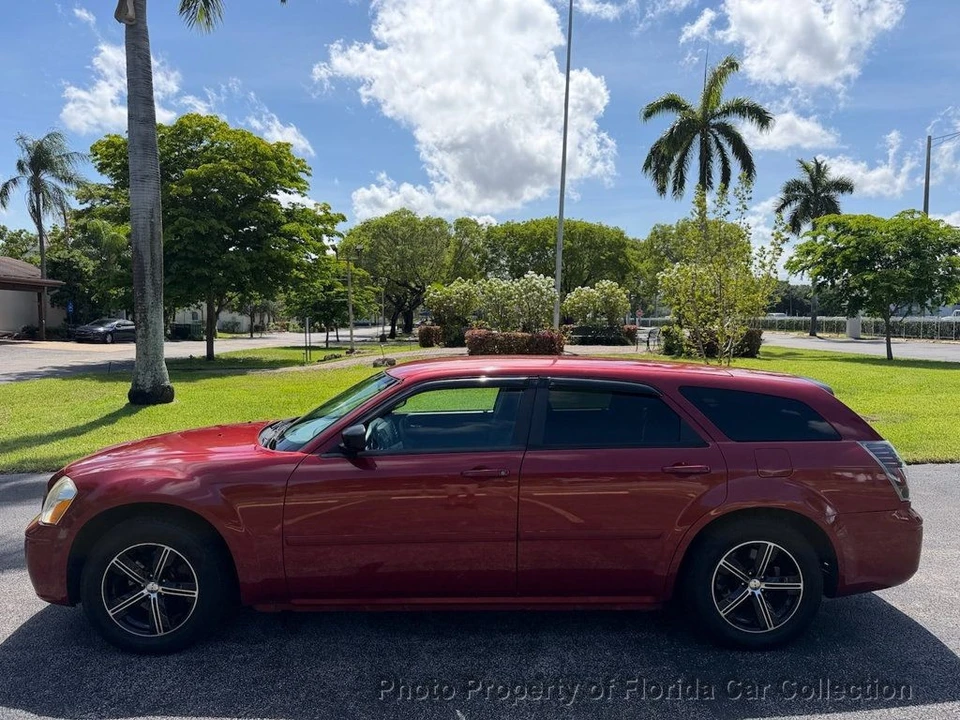 2005 Dodge Magnum 2nd Gen Wagon - Image 5 of 12