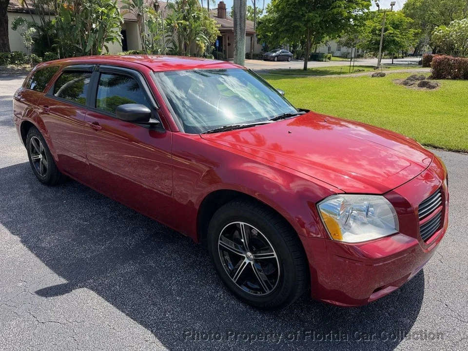 2005 Dodge Magnum 2nd Gen Wagon - Image 2 of 12