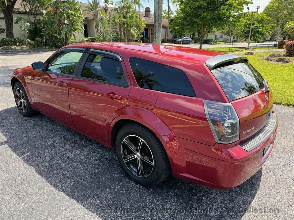2005 Dodge Magnum 2nd Gen Wagon - Image 3 of 12