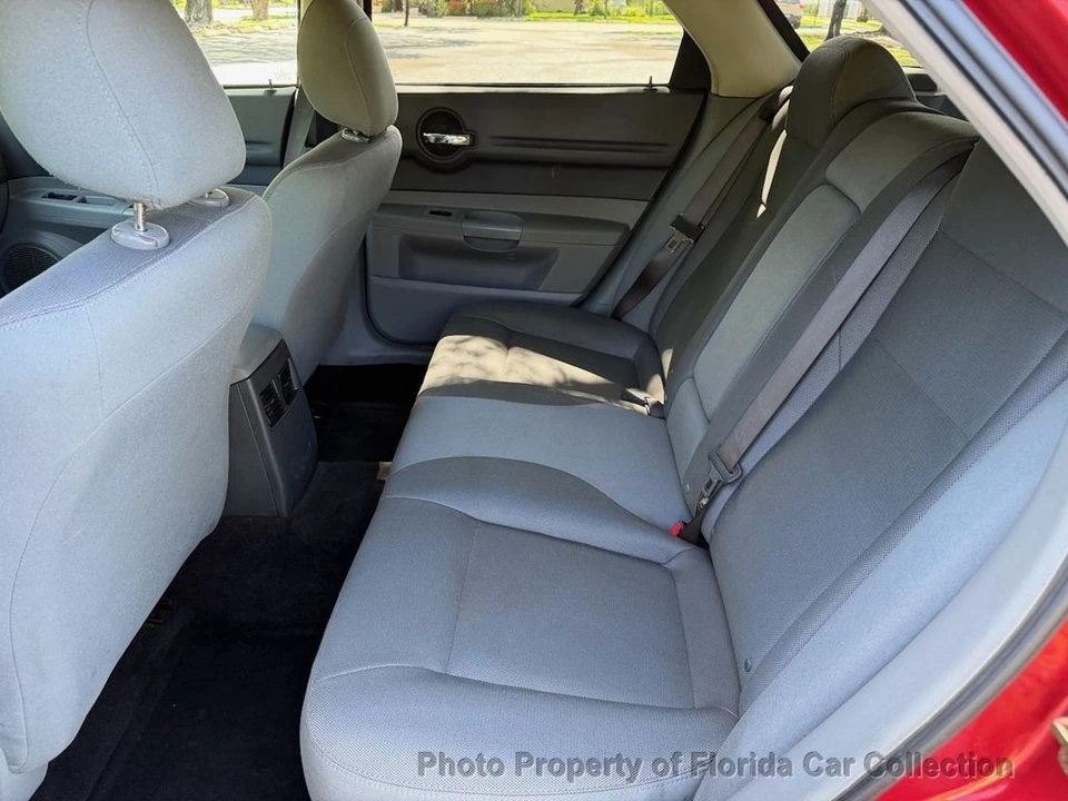 2005 Dodge Magnum 2nd Gen Wagon - Image 10 of 12