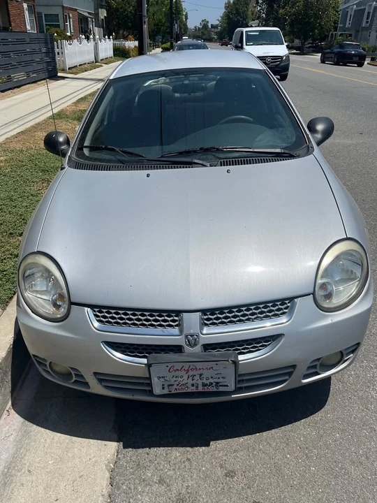 2005 Dodge Neon - Image 2 of 3