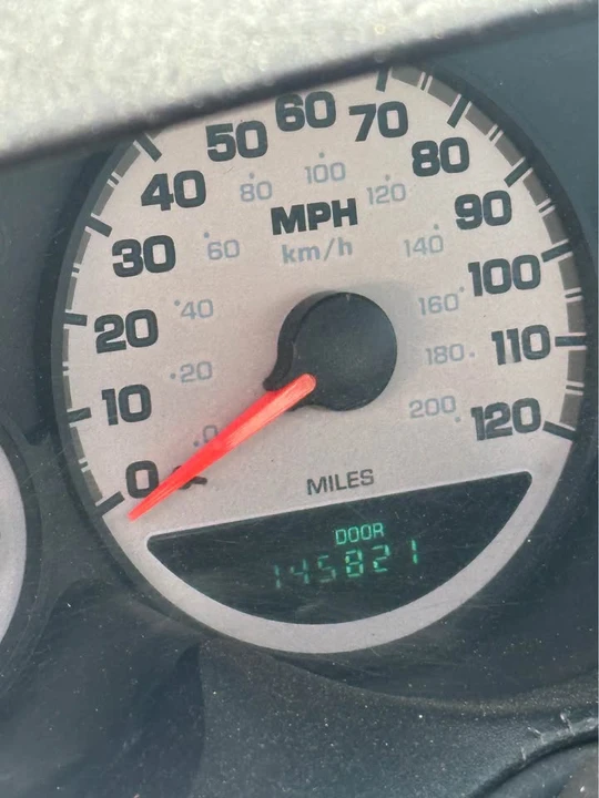 2005 Dodge Neon - Image 2 of 11