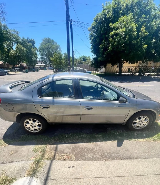 2005 Dodge Neon - Image 2 of 7