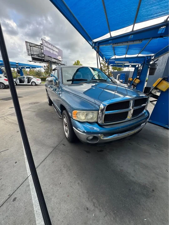 2005 Dodge Ramcharger - Image 2 of 12