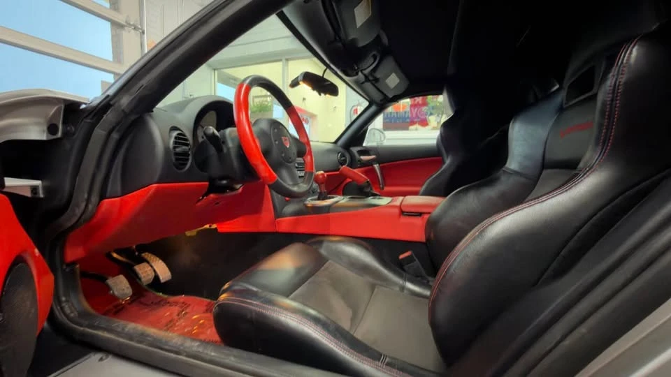 2005 Dodge Viper - Image 12 of 20