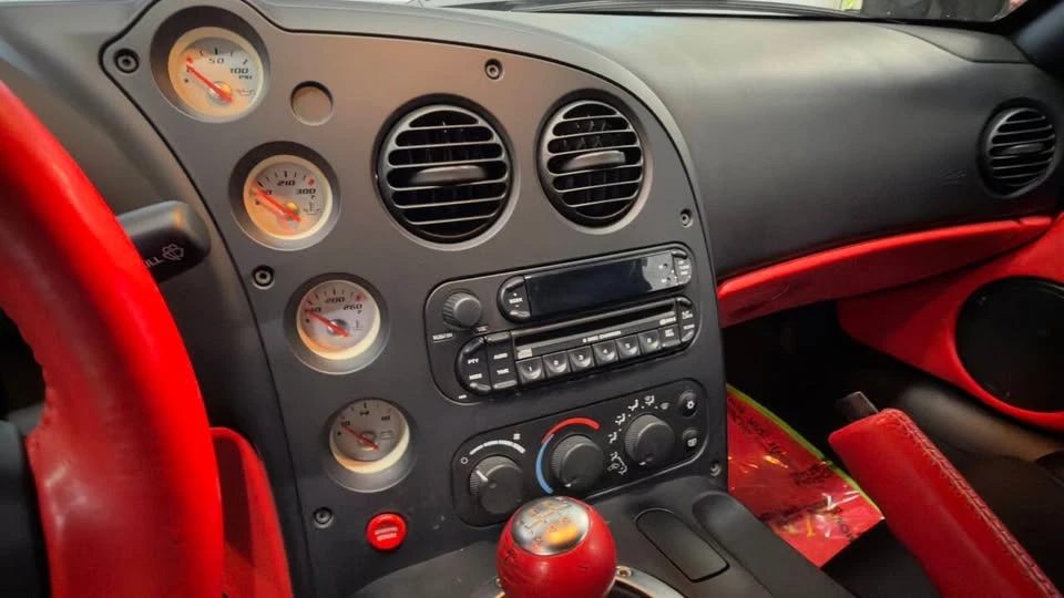 2005 Dodge Viper - Image 15 of 20