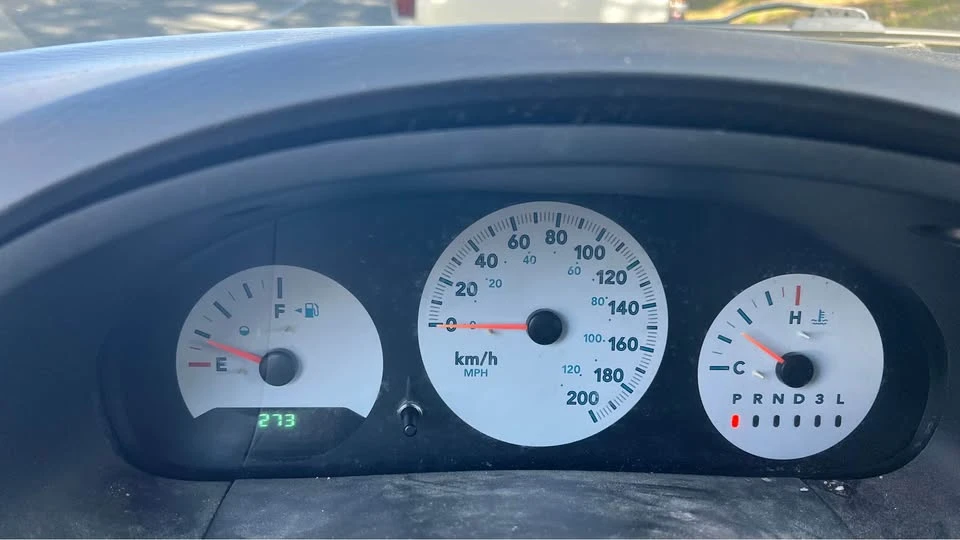 2005 Dodge Caravan - Image 2 of 10