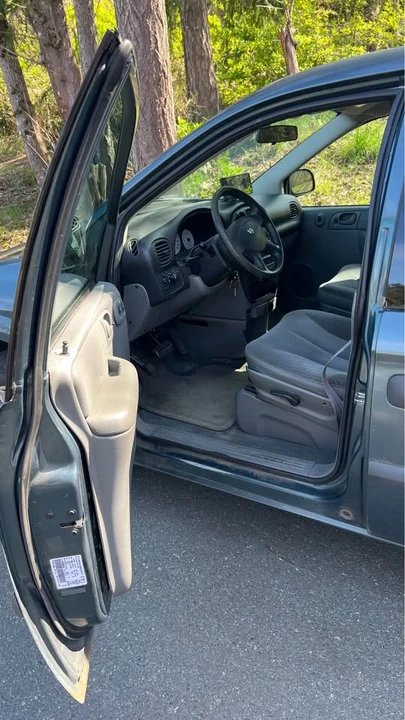 2005 Dodge Caravan - Image 6 of 10