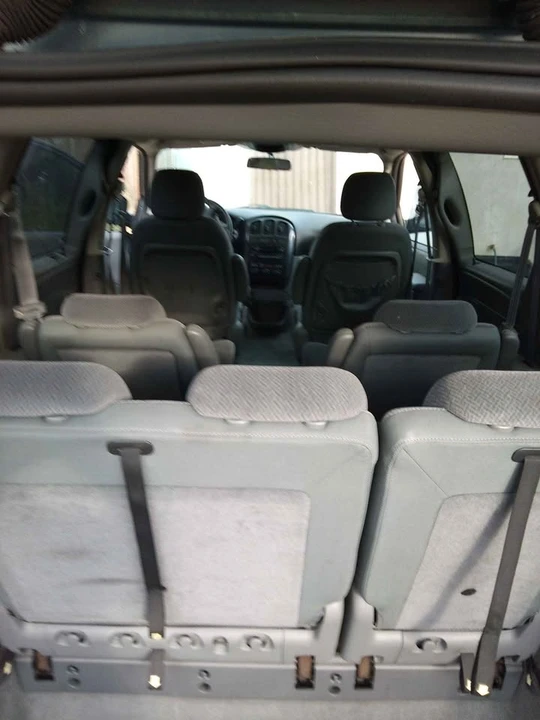 2005 Dodge Caravan - Image 2 of 9